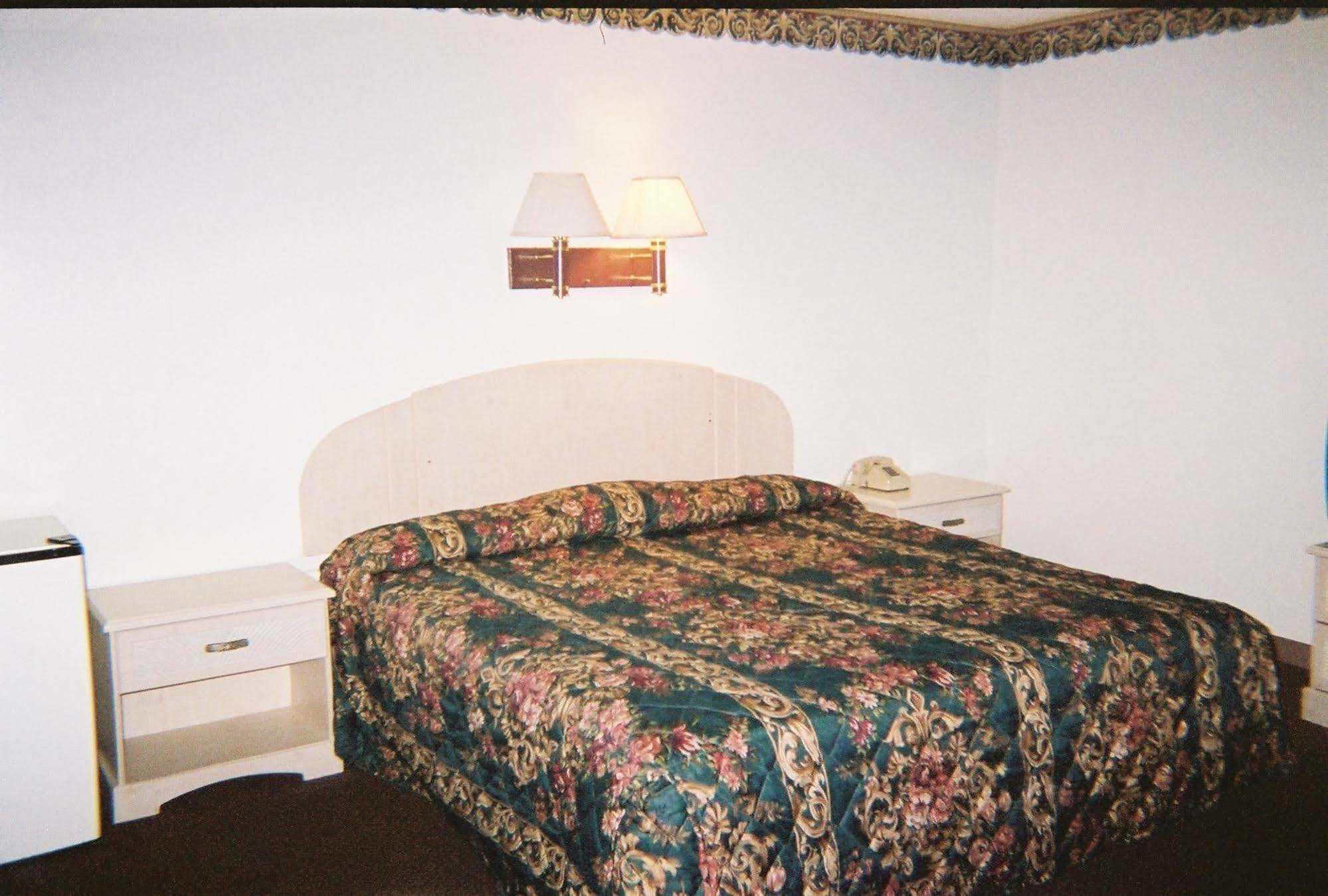 Budget Inn Wentzville Exterior photo